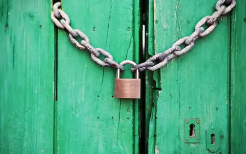 What Is a Backlink? Earning Links Safely